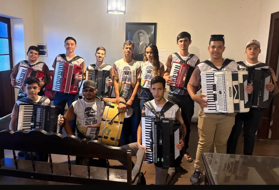 Orquestra Sanfônica de Gurjão encanta público durante Cortejo das Sanfonas em Areia